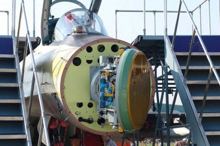 说句题外话,当初印度空军装备苏-30mki战斗机后,应邀前往美国参加"