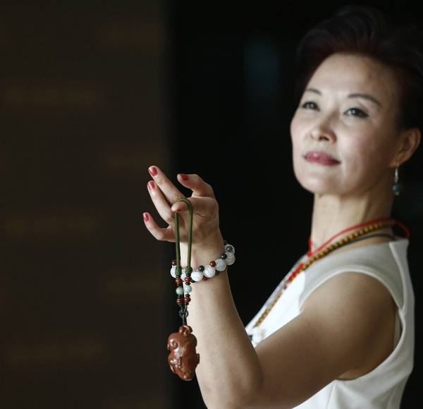 偏官旺的女性感情不好?为何她缺资产千万,成为人生赢家