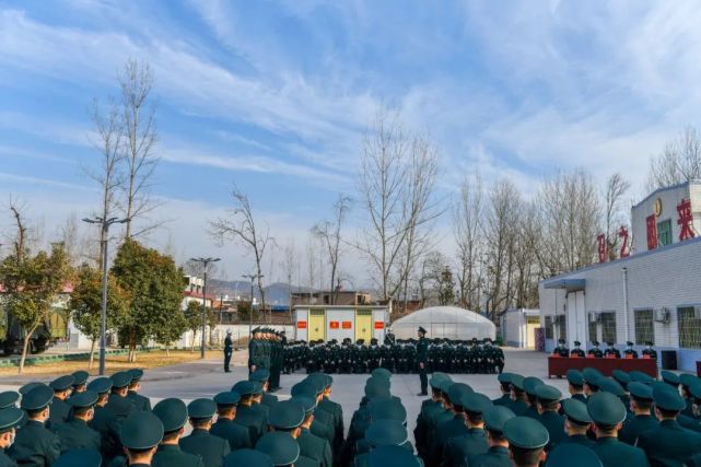 火箭军某部新年度首次队列会操