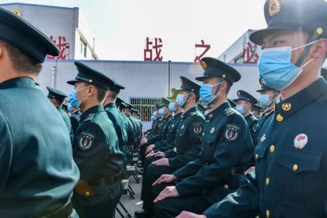 高帅亮相!火箭军某部新年度首次队列会操_腾讯新闻