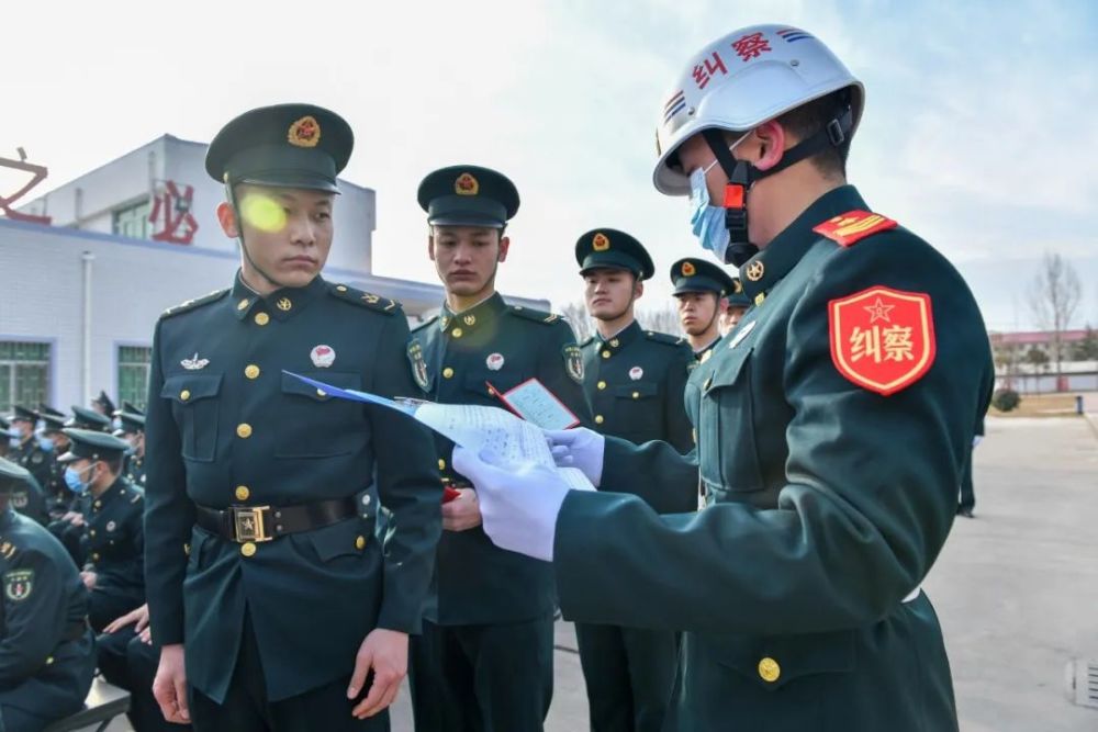 火箭军某部新年度首次队列会操_腾讯新闻