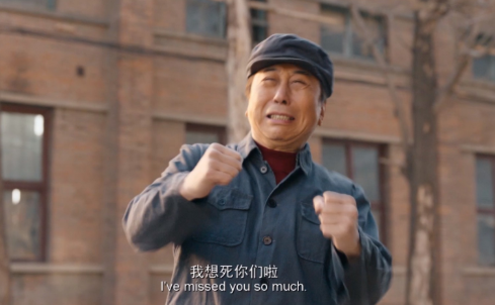 冯巩在片中重现了那句经典的"我想死你们了",但与情节融合得非常完美