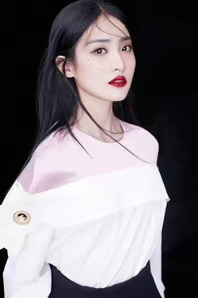 赖雨濛苏沐橙李沐宸,战队的第3号女主,高中毕业后进入职场,直到因为