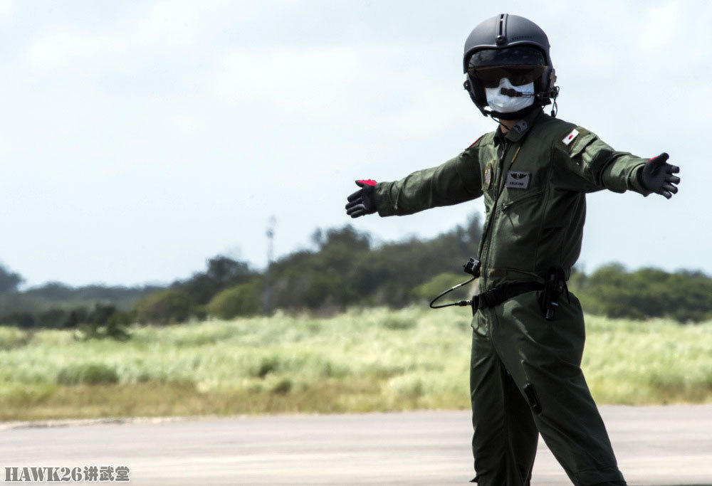 日本航空自卫队c2运输机降落关岛空军基地垂尾上有可爱的兔子