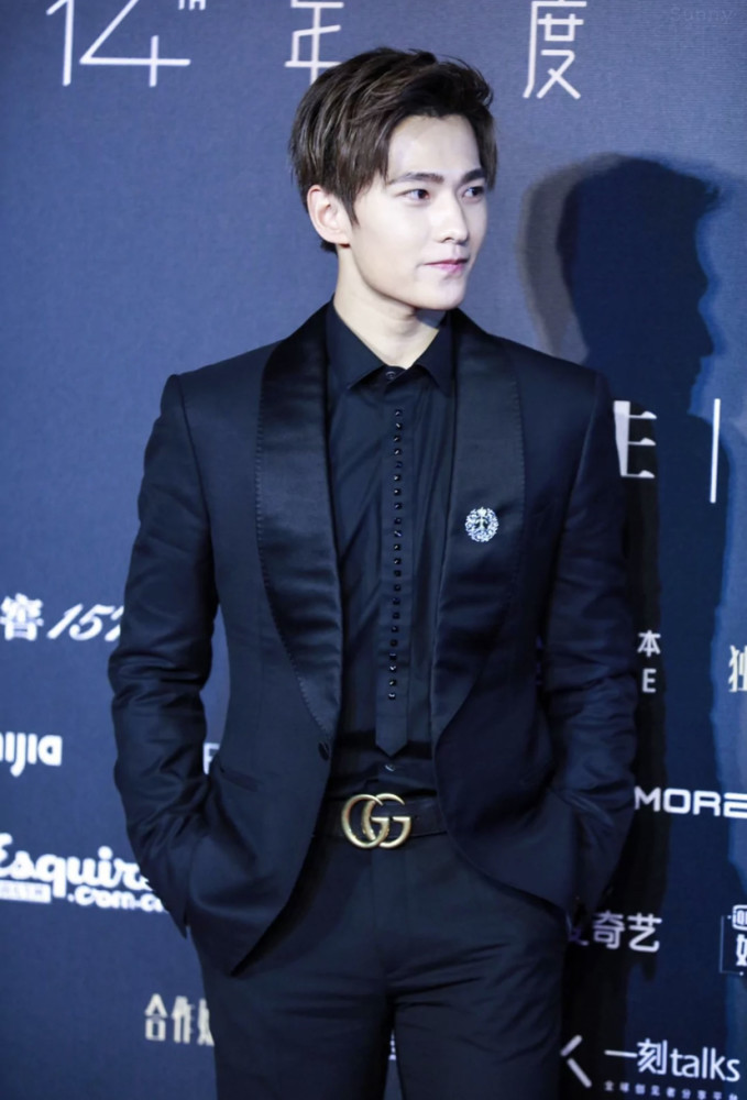 杨洋洋光闪耀歌声绽放