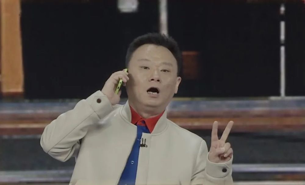 多届春晚总策划,总撰稿 秦新民▲多届春晚语言类节目导演 娄乃鸣