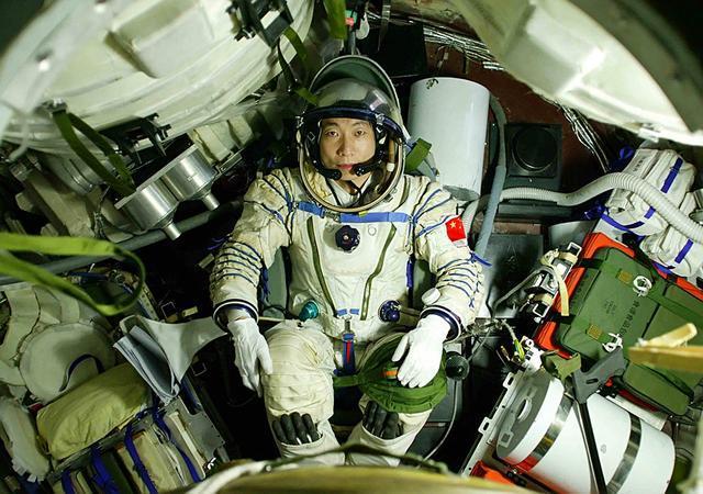 杨利伟|杨利伟在太空曾听到神秘“敲门声”，是“谁”干的？