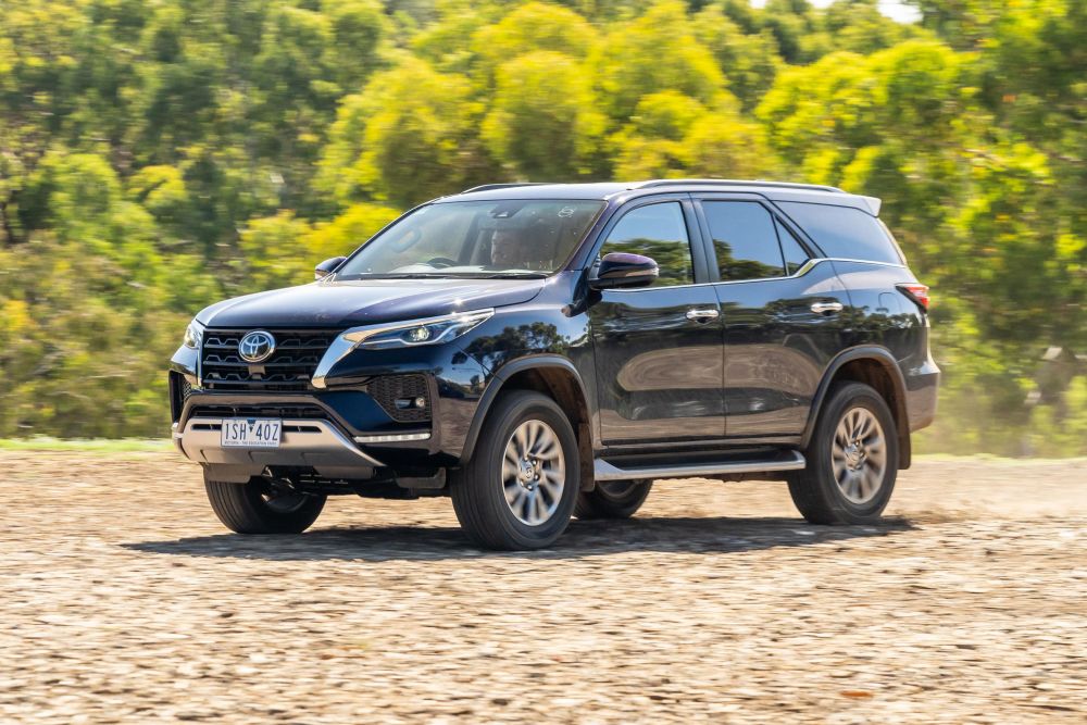 比普拉多性价比更高澳洲试驾2021款28t丰田穿越者