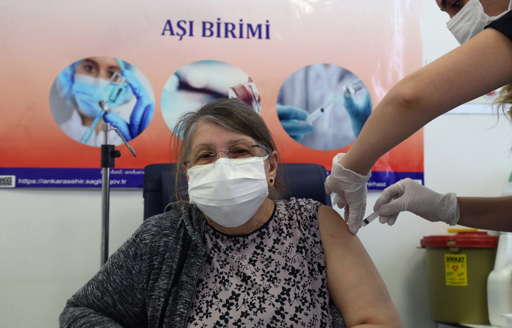 (国际疫情)土耳其开始为65岁以上的人群接种新冠疫苗