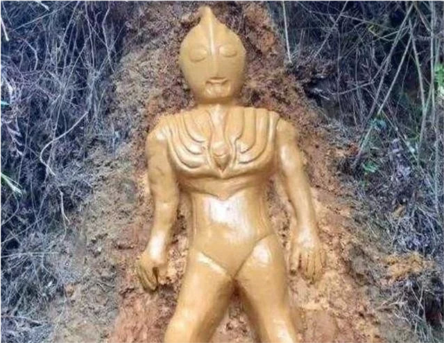 奥特曼真的存在吗为证明真实性粉丝们挖到了很多文物