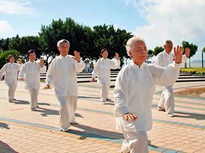 乙肝|60岁乙肝患者，半年转氨酶从350降到38，医生直夸：4件事做得很好