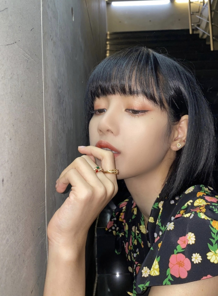 更新blackpinklisa绝美图片吹爆lisa的芭比脸太美了