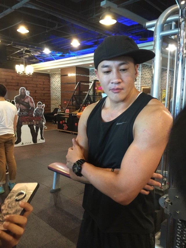 何润东的胖只是玩玩,鲨鱼线是什么,比人鱼线有魅力吗?