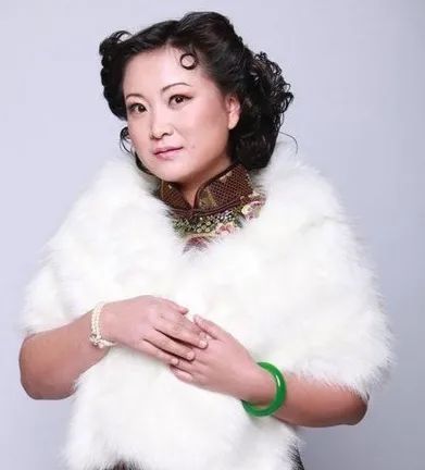 贾玲亡母李焕英:甘为女儿献出生命,女儿让家人过好日子她无遗憾