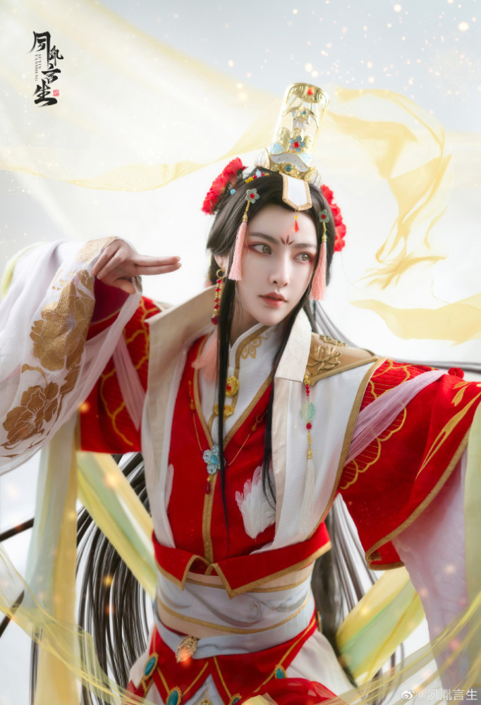 中的男主之一,coser@夙胤言生给我们带来了《天官赐福》中的谢怜cos