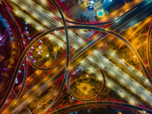 航拍济南燕山立交桥夜景,流光溢彩气势恢宏_腾讯新闻