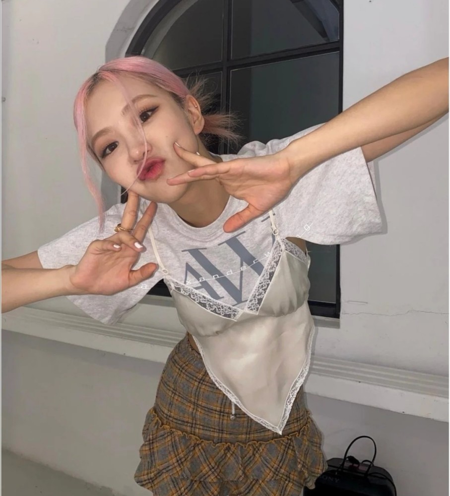 blackpink成员rose朴彩英ins近日更新