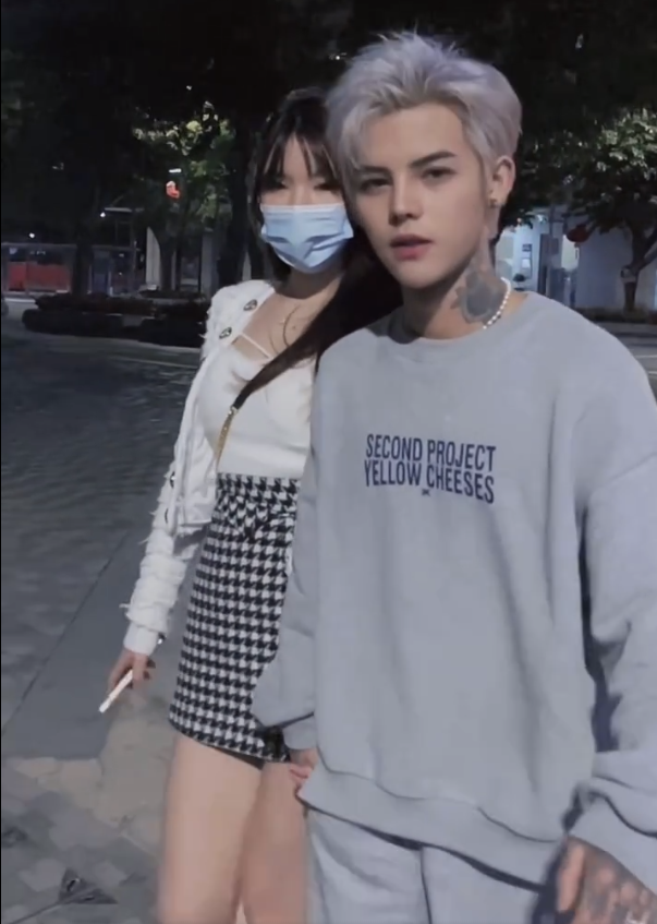 殷世航见与套璐璐和好无望,再次官宣新恋情,女生戴口罩像何婧婧