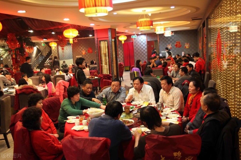 63岁再婚老人的控诉:和老伴一万二退休金,却连斤排