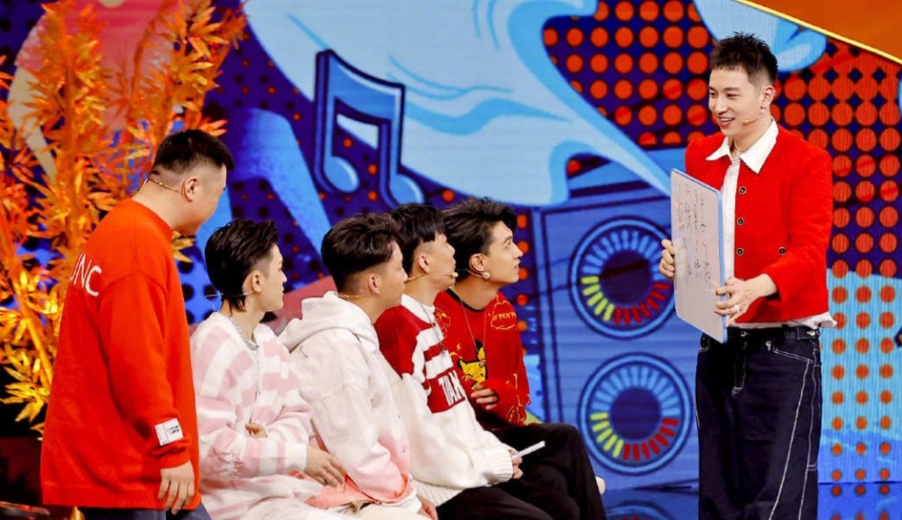 青春德云社:师兄弟互相挖坑,场面一度失控,开场金曲串烧成亮点_腾讯