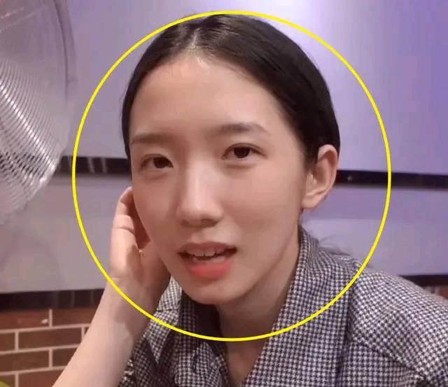 孟美岐素颜出镜网友这难道是清纯谁能够看出这是孟美岐