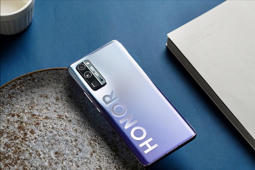 荣耀老旗舰实力不俗,配置超v40,口碑让人很满意