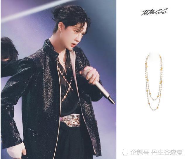 王一博春晚solo卡点绝了,酷爱时尚首饰,演绎高冷清贵的气质