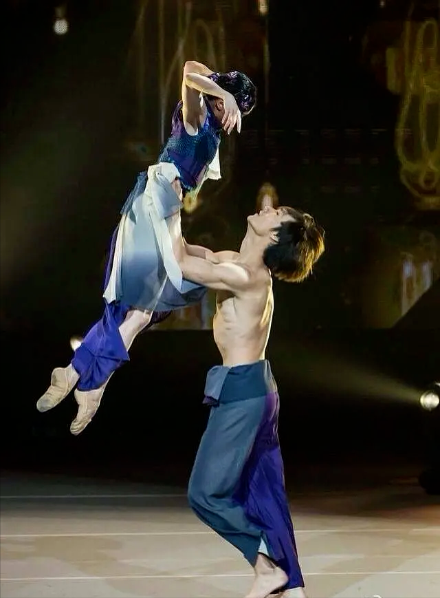 张傲月:舞而优则演,是现代舞男神也是实力派演员_腾讯新闻