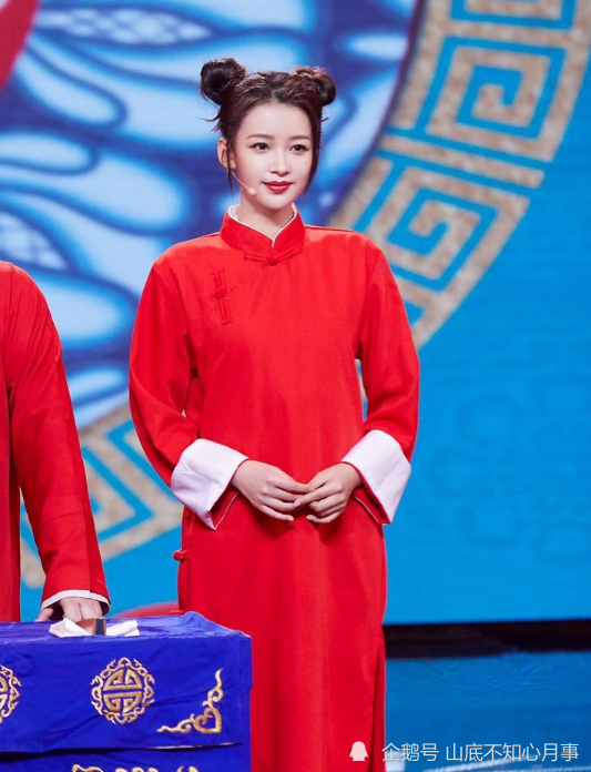 孙怡穿红色大褂扎哪吒头说相声有颜又有才董子健真有福气