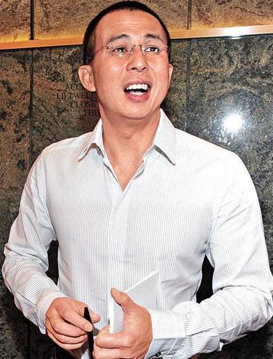 但李泽楷也并不毫无败绩没有失误,2000年腾讯初创,马化腾为自己公司