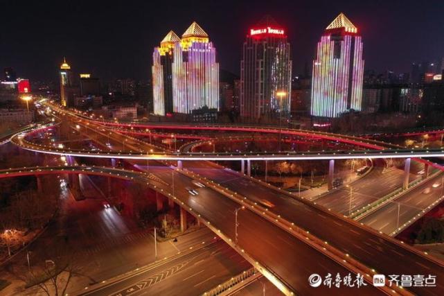 就地过年61春在身边美翻了夜幕下的济南燕山立交桥灯光璀璨