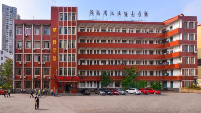 三所学校中除了湖南生物机电职业技术学院,湖南省农业广播电视学校外