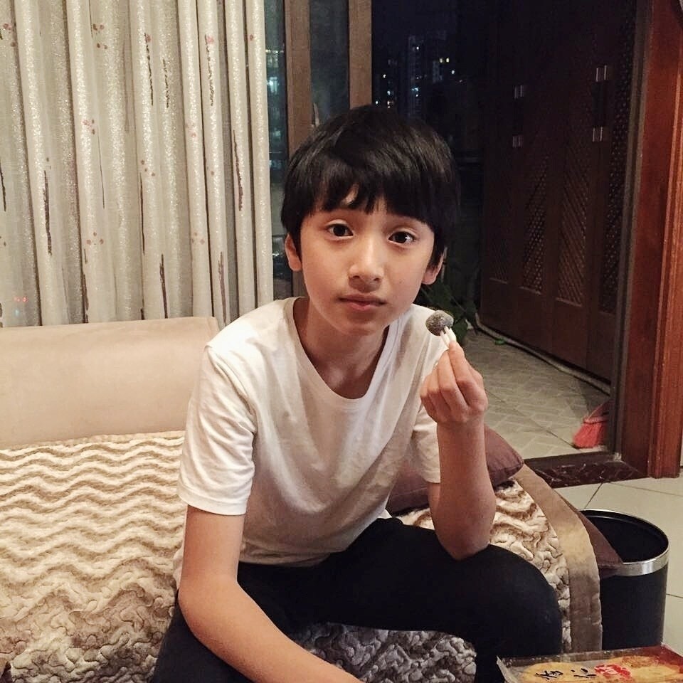 来看看严浩翔小时候的样子吧哈哈好逗啊