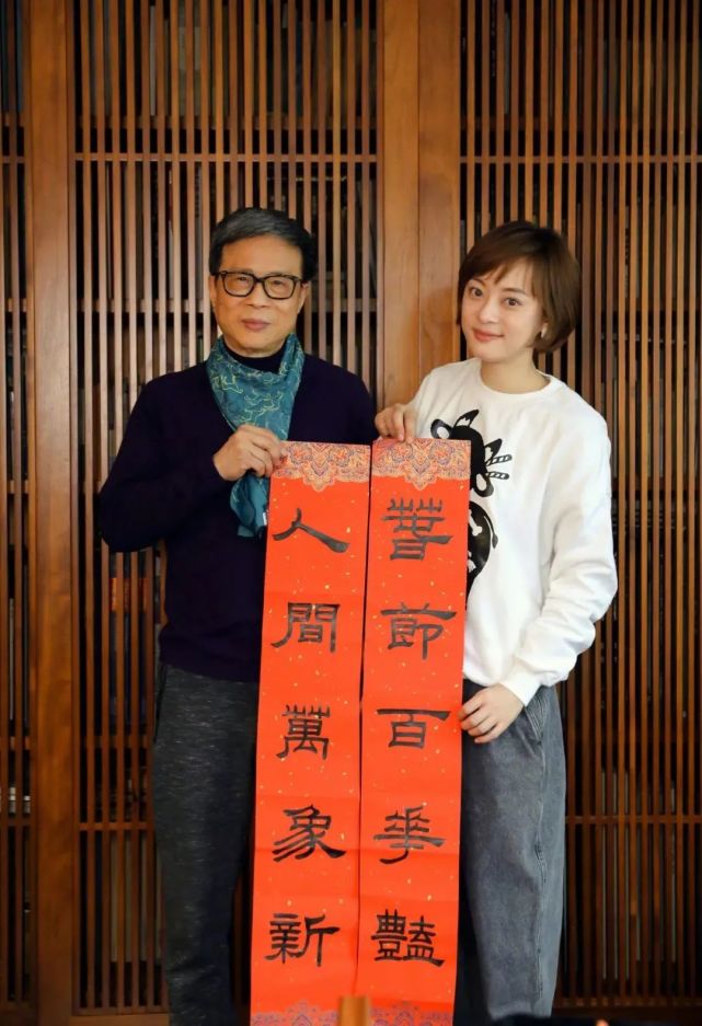 孙俪一直跟随著名书法家童晏方先生学习书法,坚持临帖.