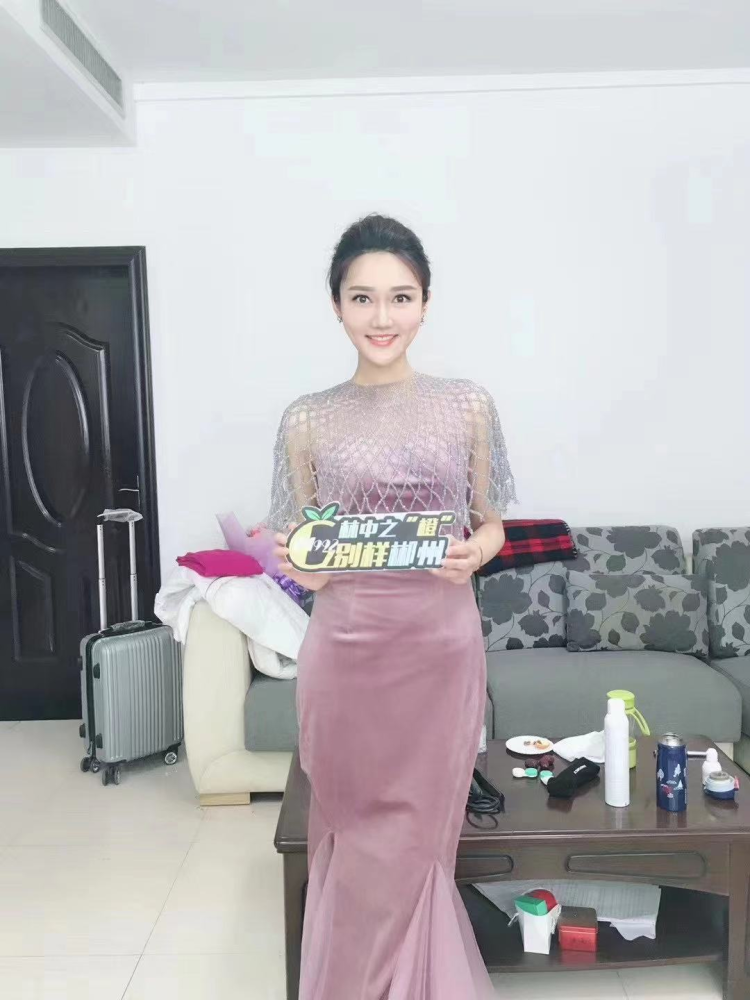 春晚新主持人龙洋原来是郴州妹子