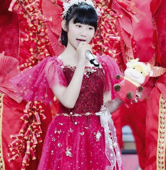 全网都想知道她是谁,了解后果真是个低调派|春晚|龙紫岚