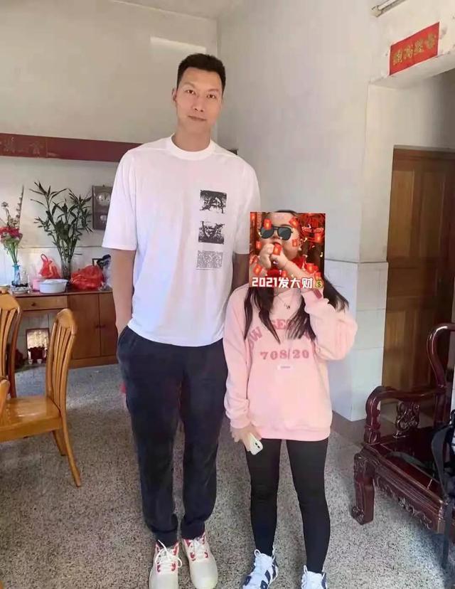 巨星易建联牛年第1次亮相,老家4层豪宅曝光,有望助广东夺冠