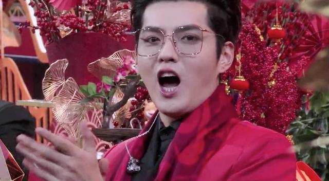 出道一年就登春晚吴亦凡台下为她鼓掌李雪琴为何能梦照现实