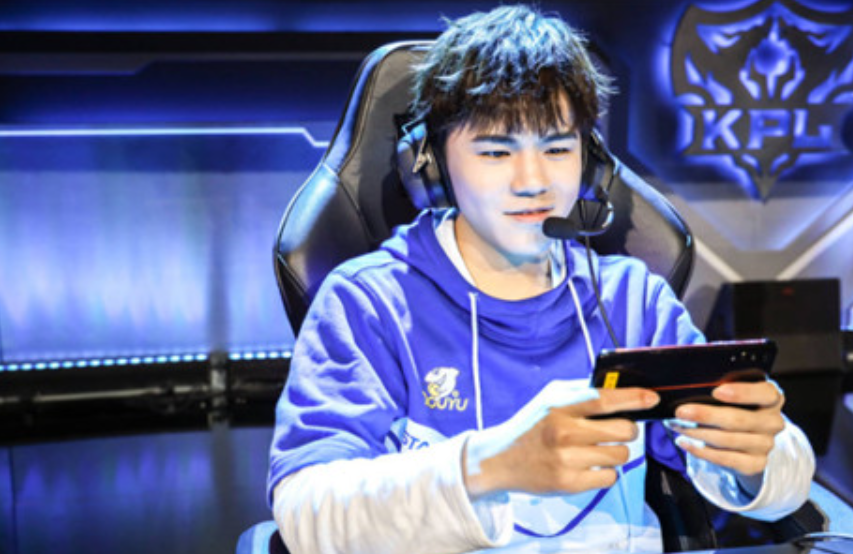 kpl粉丝晒"诺言选手图",却被lol玩家找到原图出处!_腾讯新闻