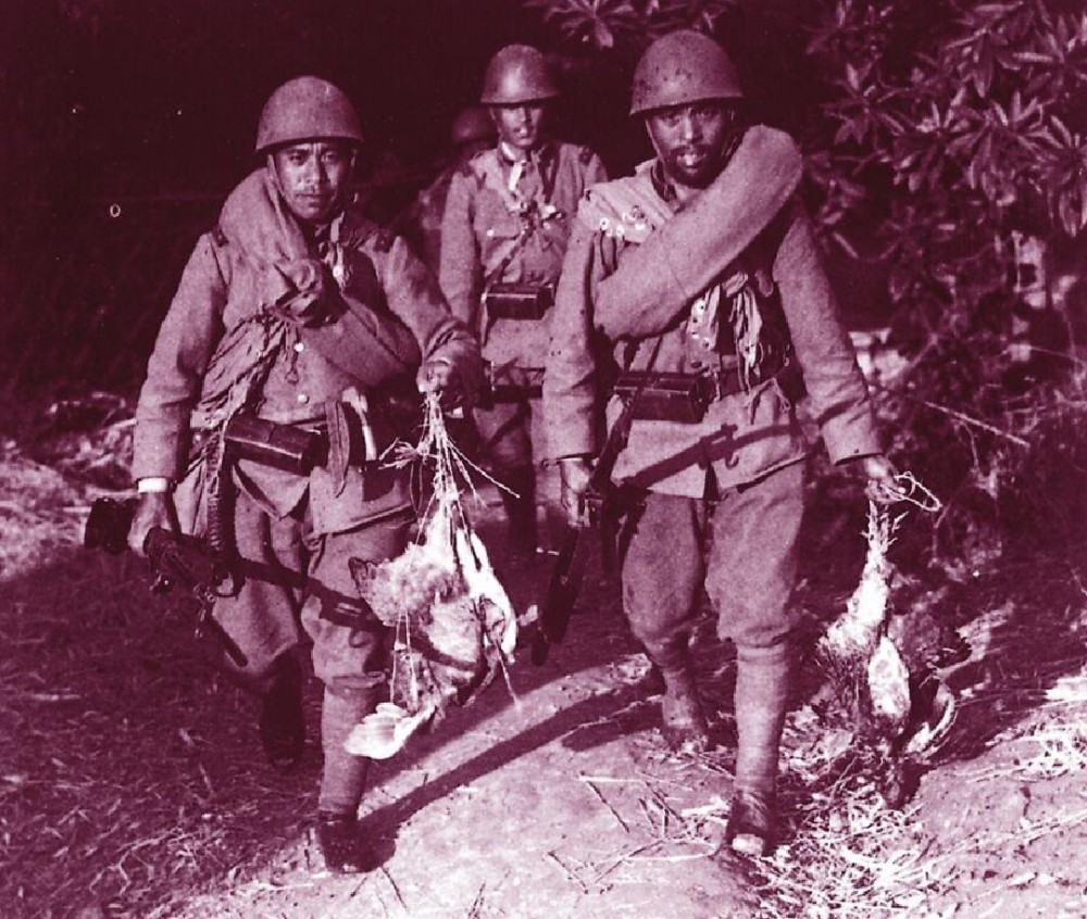 老照片展现侵华日军的暴行图一露出罪恶嘴脸图六的日军很无耻