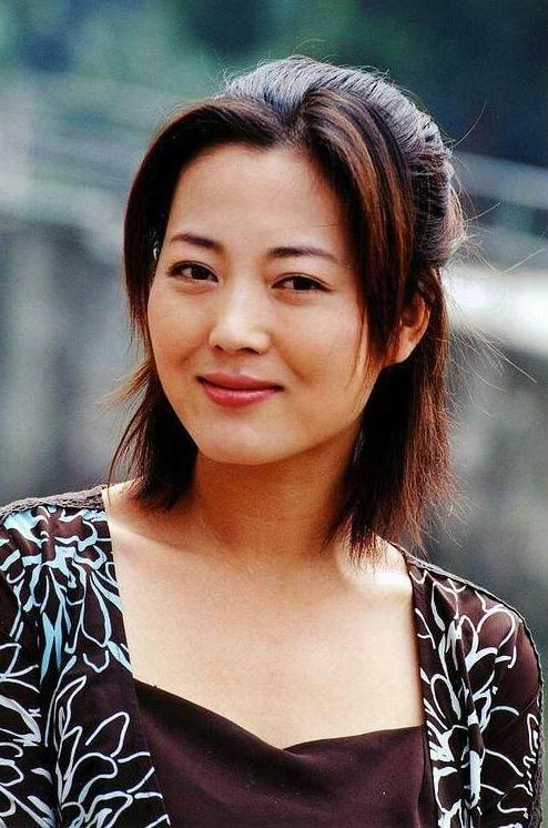 因颜值被抢戏,为拍戏堕胎,大方承认整容,今与丈夫儿女双全幸福