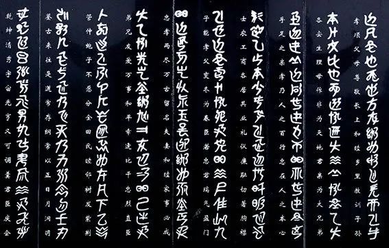 中国56个民族七苗族
