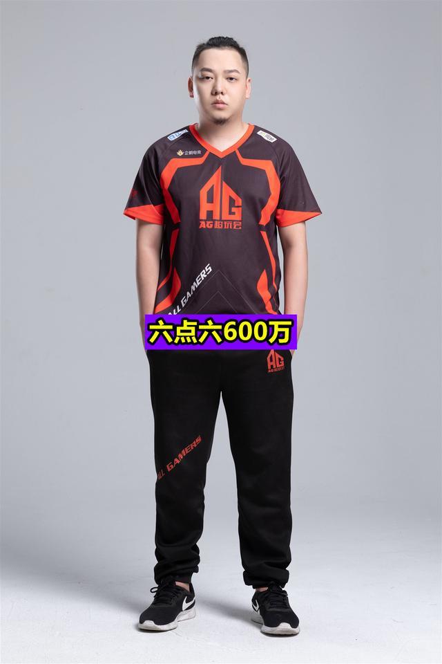 kpl转会费前四的选手:猫神1400万,清清1100万,六点六很合算