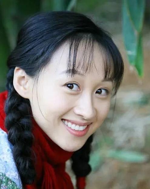 打开腾讯新闻,查看更多图片 >练束梅又名练练,1983年10月24日生于江苏