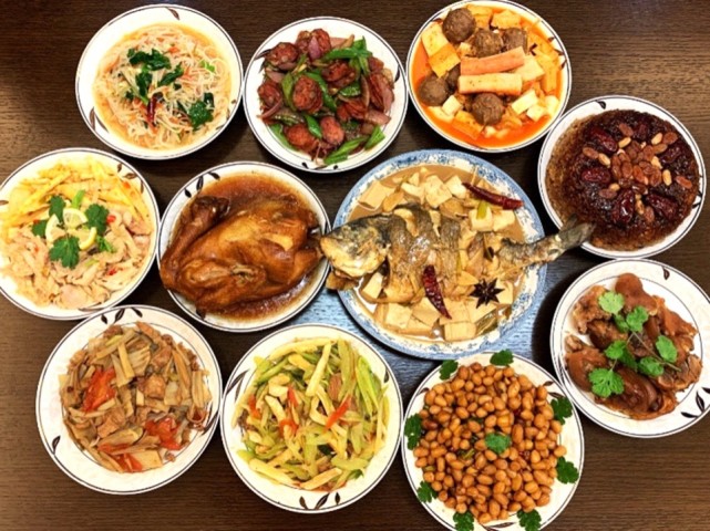 过年晒年夜饭,引来南方北方年夜饭大pk,网友:都是厨师学校毕业的