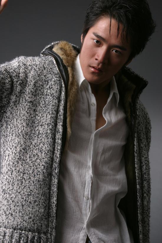 9年前,尚于博在楼顶逗留3小时后一跃而下,18字遗言"耐人寻味"