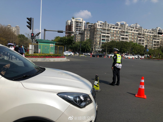 1,南国东路顺峰山公园正门路口只允许东往西方向通行,南北方向禁止