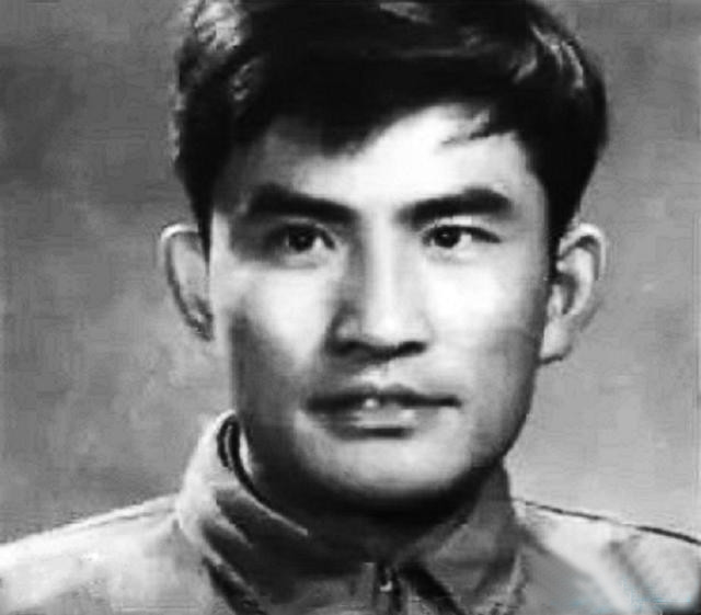 杨在葆去世刘晓庆等含泪悼念23张老照片重温老艺术家昔日银幕硬汉风采