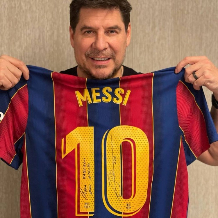 迈阿密老板晒梅西所赠球衣相信我们会有交集