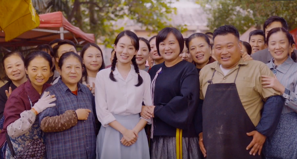 《你好,李焕英》:剧情结尾出乎意料,李焕英最终的选择,让贾晓玲泪崩